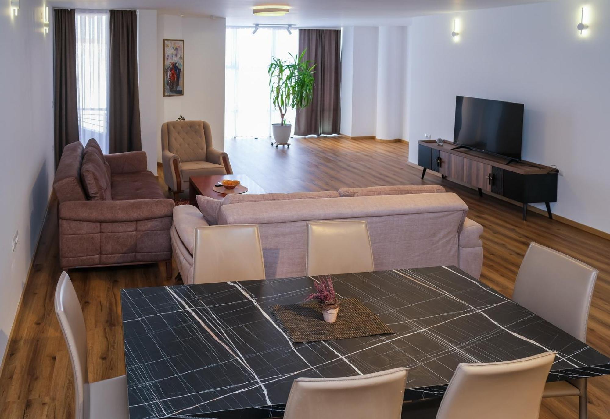 Nest Apartments Gjakova Екстериор снимка