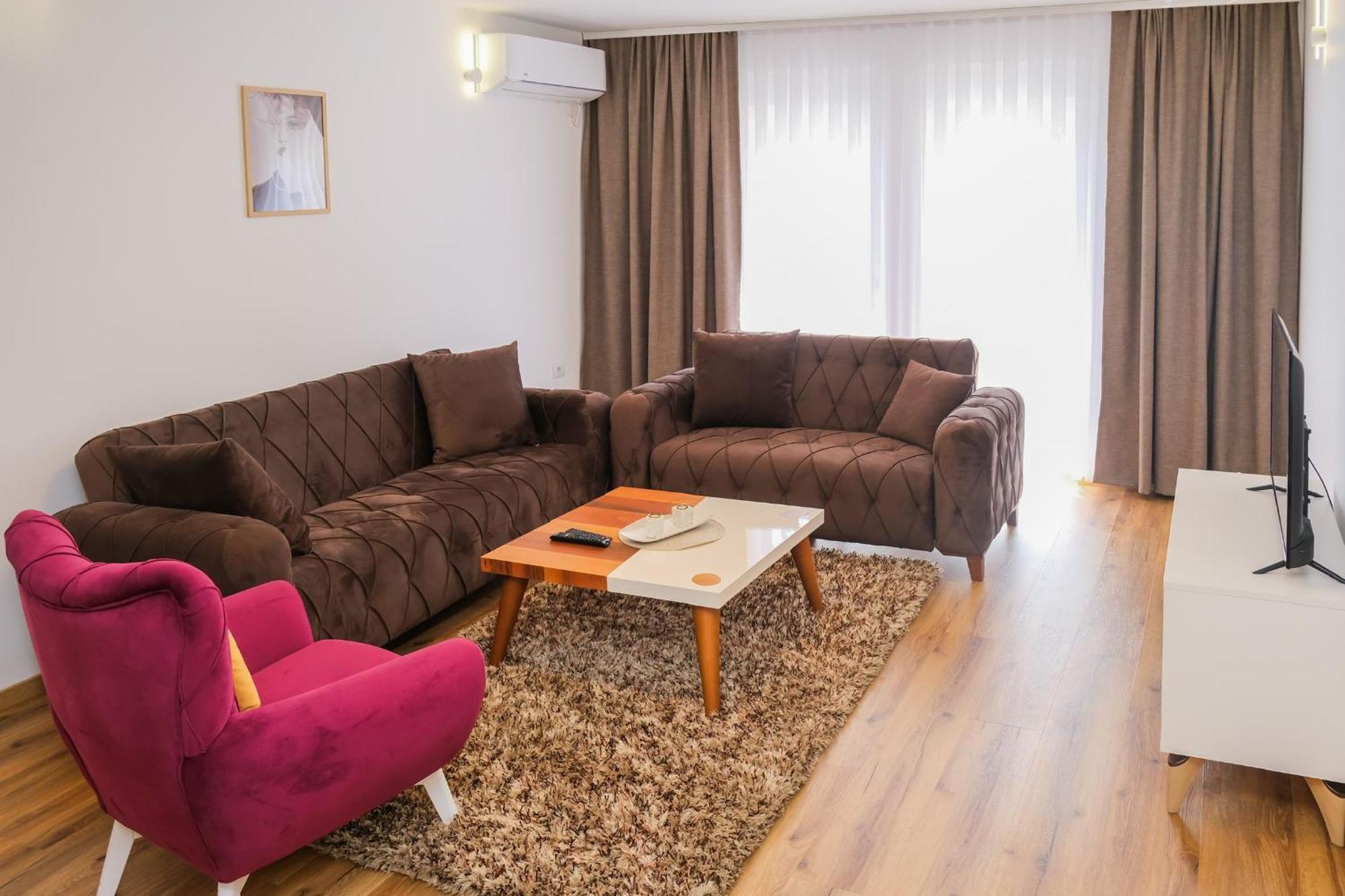 Nest Apartments Gjakova Екстериор снимка